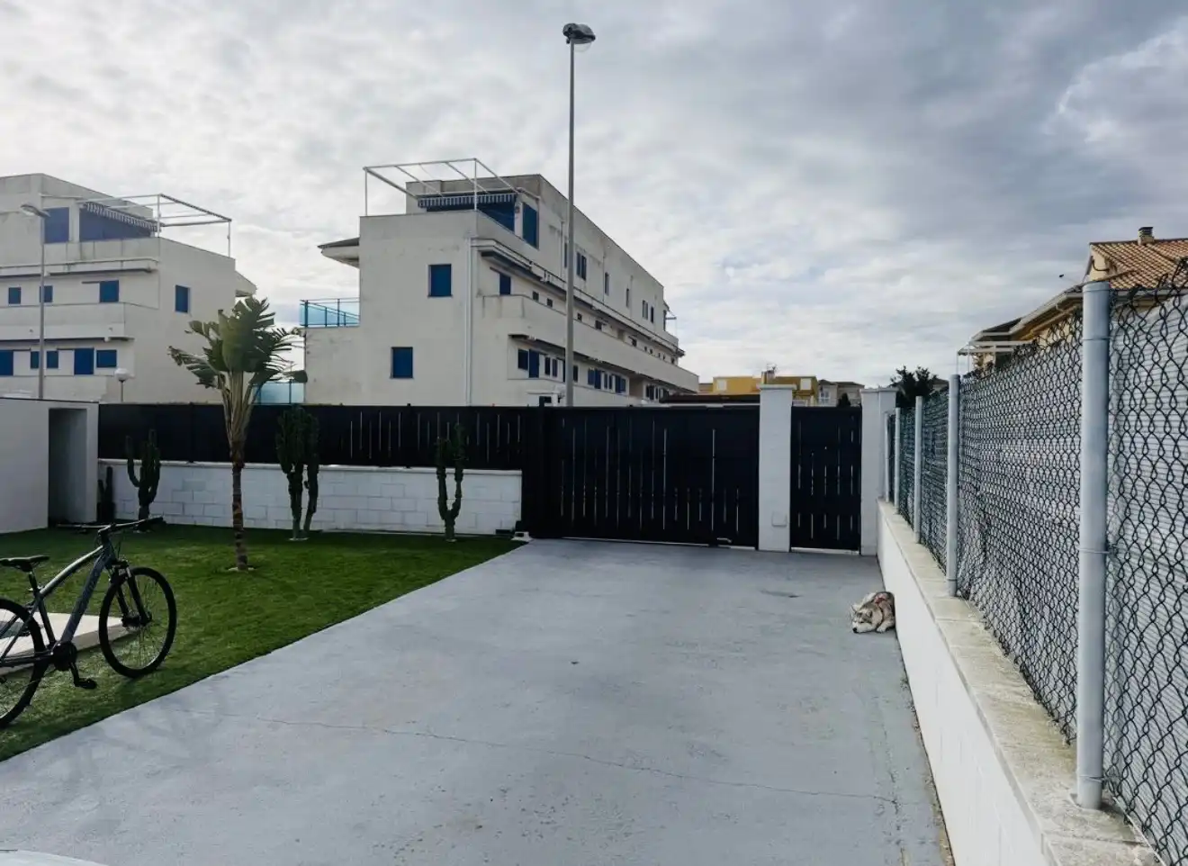 Vista exterior de Casa o xalet en venda en Oliva amb Aire condicionat, Calefacció i Jardí privat