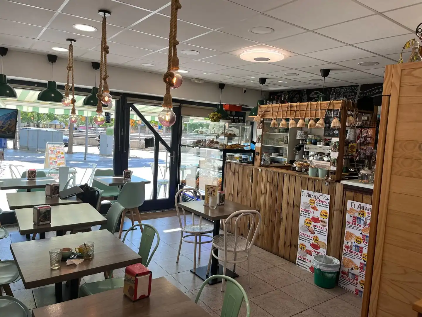 Local en traspaso en L'Hospitalet de Llobregat con Aire acondicionado, Calefacción y Terraza