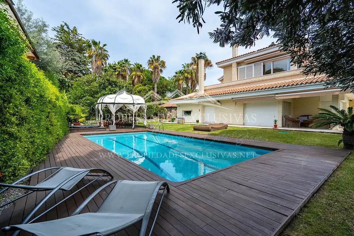 Außenansicht von Haus oder Chalet zum Verkauf in Alella mit Klimaanlage, Heizung und Privatgarten
