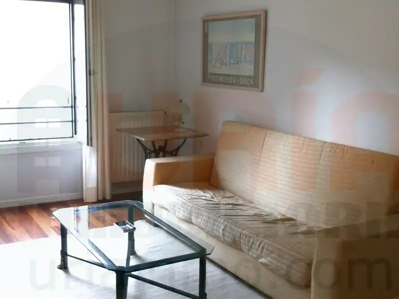 Sala de estar de Apartamento en venta en Oviedo  con Calefacción, Parquet y Amueblado
