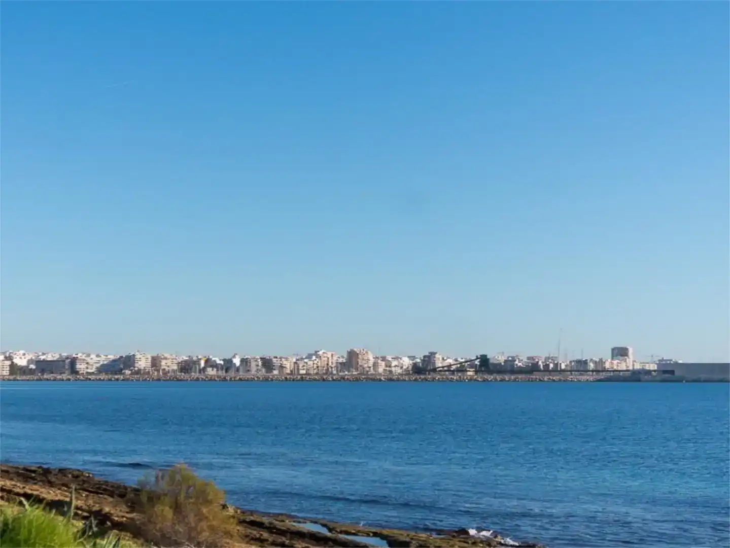 Außenansicht von Wohnung zum Verkauf in Torrevieja mit Klimaanlage und Schwimmbad