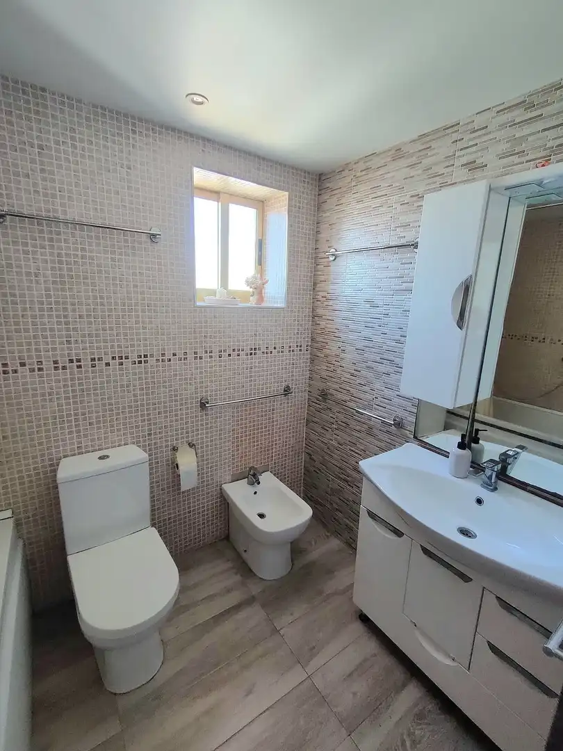 Baño de Apartamento en venta en Guardamar del Segura con Aire acondicionado, Terraza y Amueblado