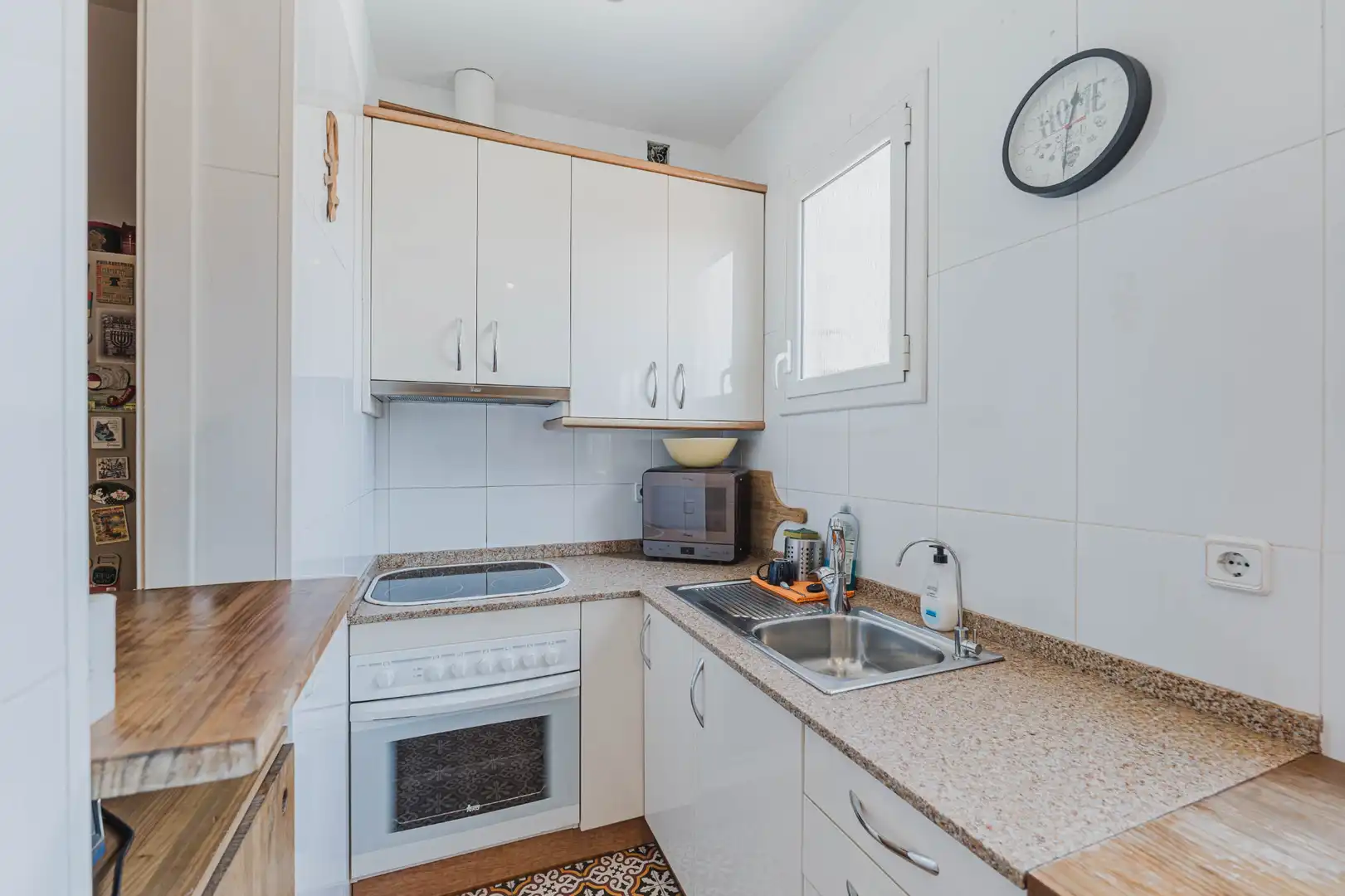 Küche von Wohnung zum Verkauf in Barcelona mit Klimaanlage, Heizung und Ofen