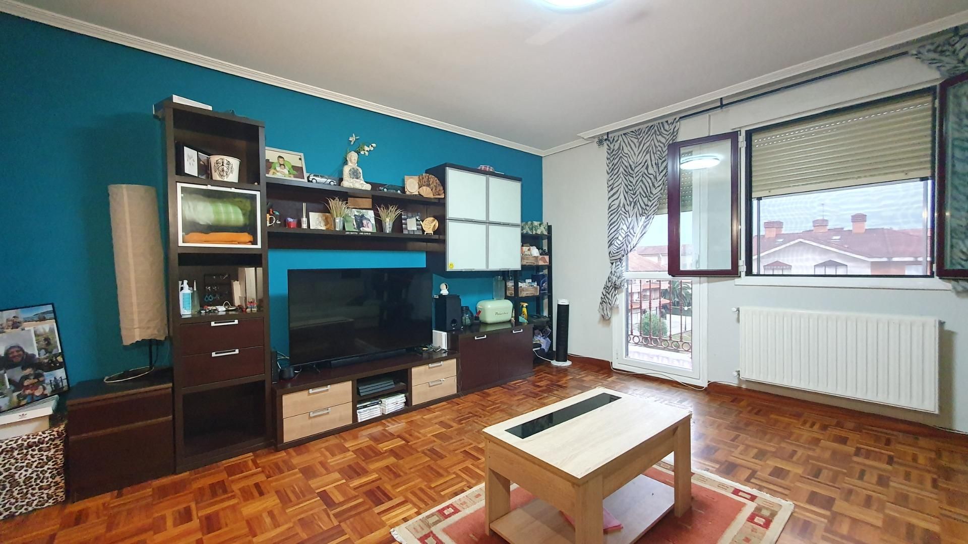 Sala d'estar de Pis en venda en Orozko amb Calefacció, Traster i Balcó