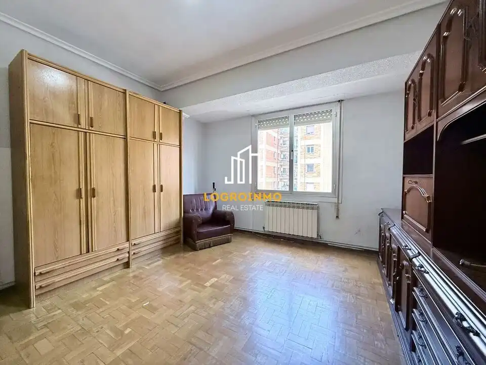 Habitación de Piso en venta en  Logroño con Aire acondicionado, Calefacción y Balcón