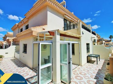 Casa con piscina en venta en Orihuela Costa