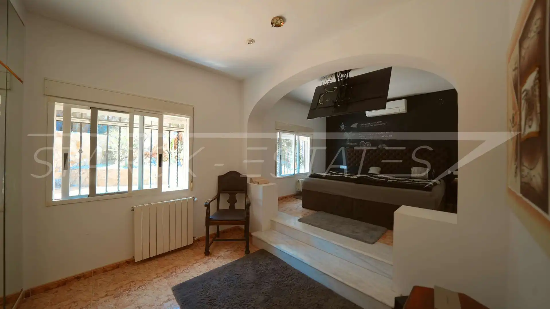 Sala d'estar de Casa o xalet en venda en Oliva amb Aire condicionat, Jardí privat i Piscina