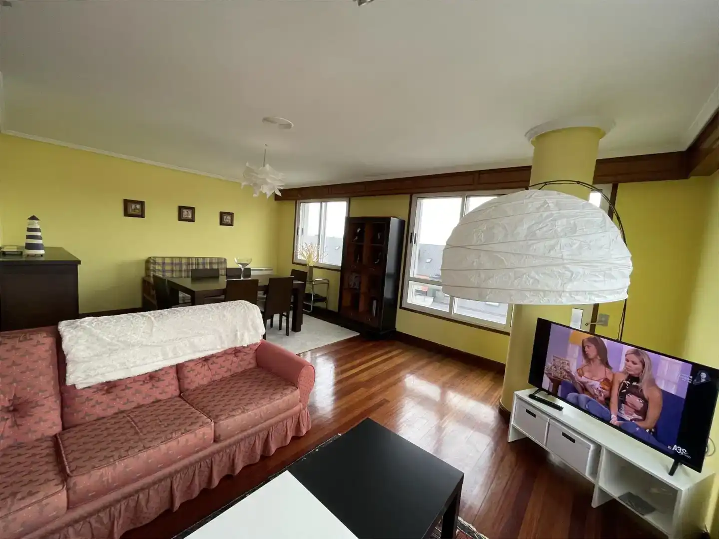 Sala d'estar de Pis de lloguer en Ferrol amb Parquet, Moblat i Forn