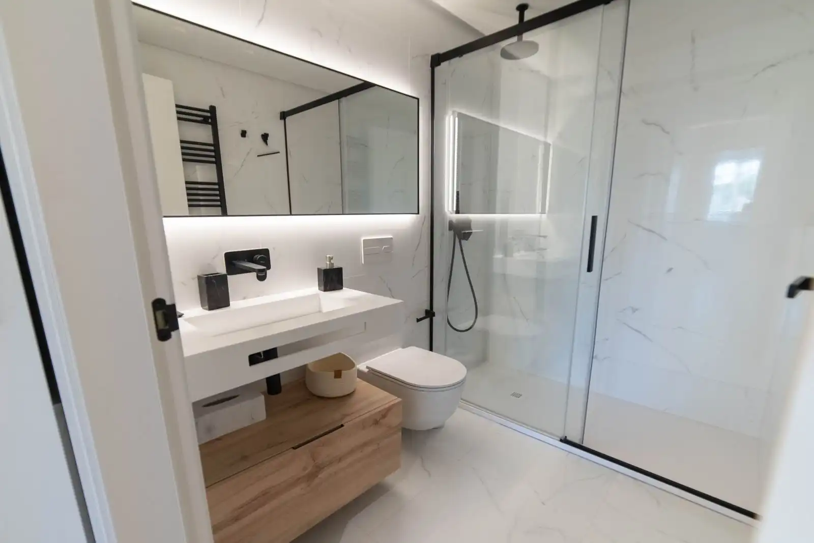 Baño de Piso en venta en Marbella con Aire acondicionado, Terraza y Trastero
