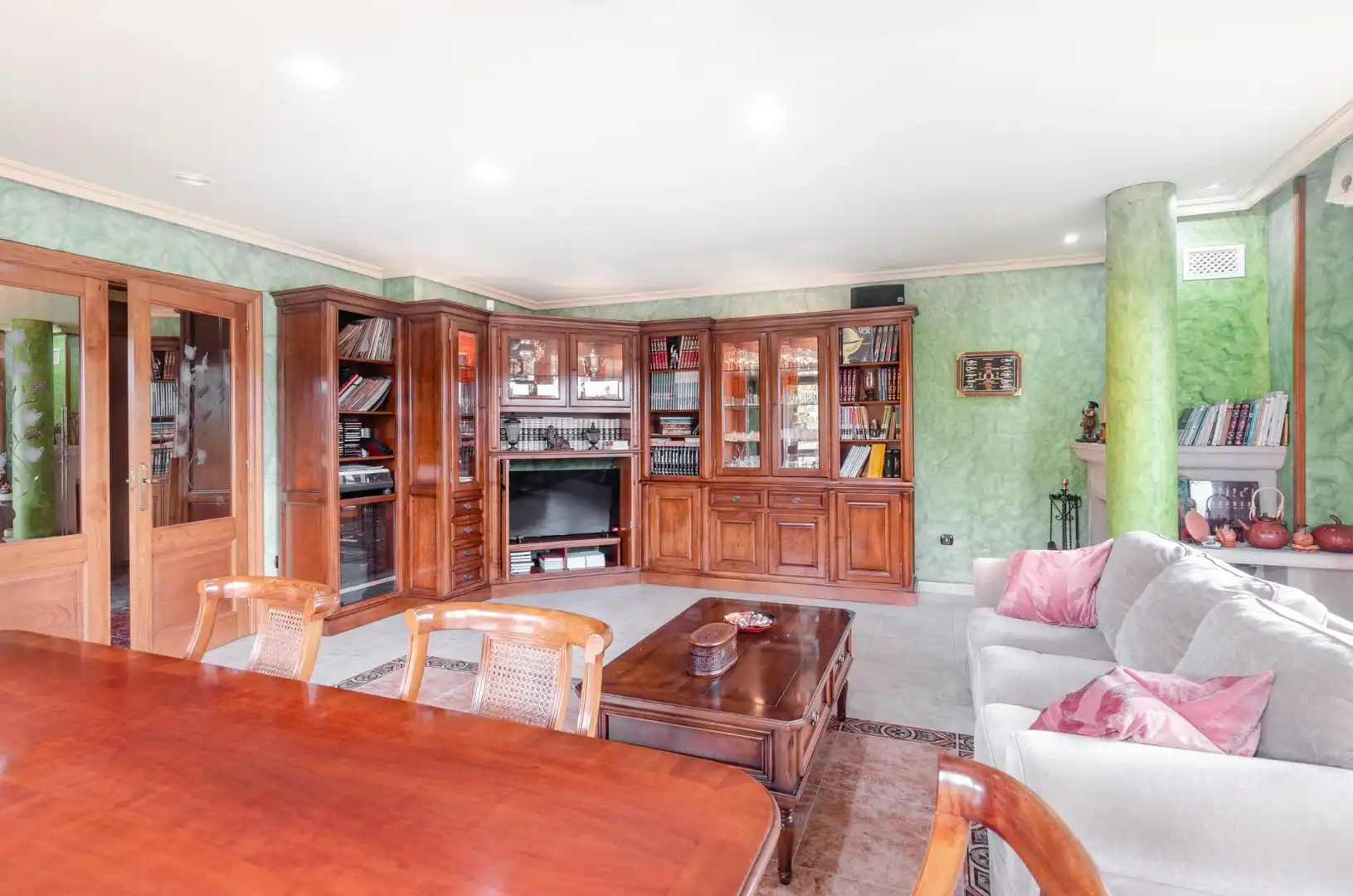 Sala de estar de Casa o chalet en venta en Piloña con Calefacción, Jardín privado y Parquet