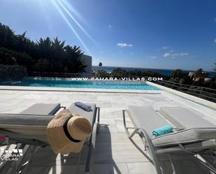 Piscina de Casa o xalet en venda en Zahara de los Atunes amb Aire condicionat, Terrassa i Piscina