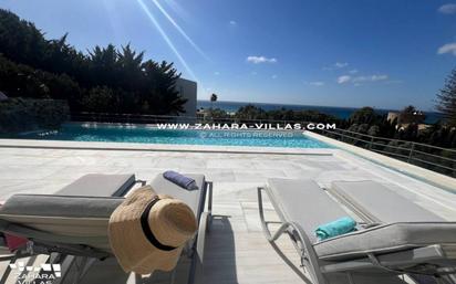 Piscina de Casa o xalet en venda en Zahara de los Atunes amb Aire condicionat, Terrassa i Piscina