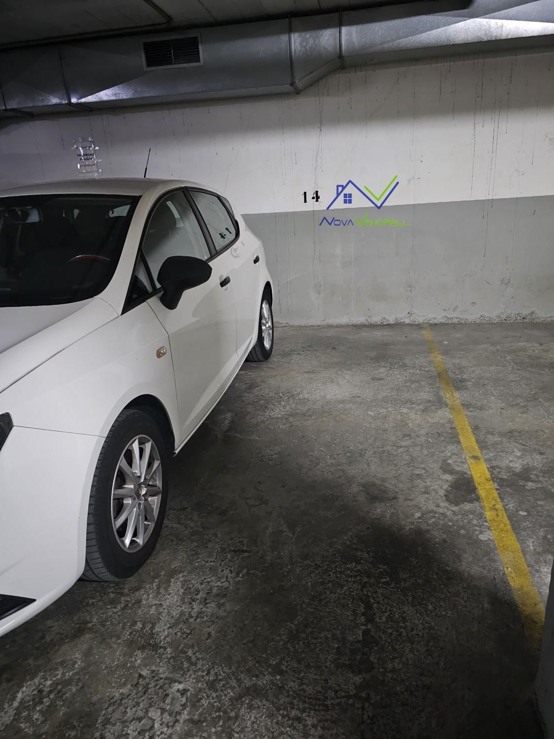 Garage to rent in Centre