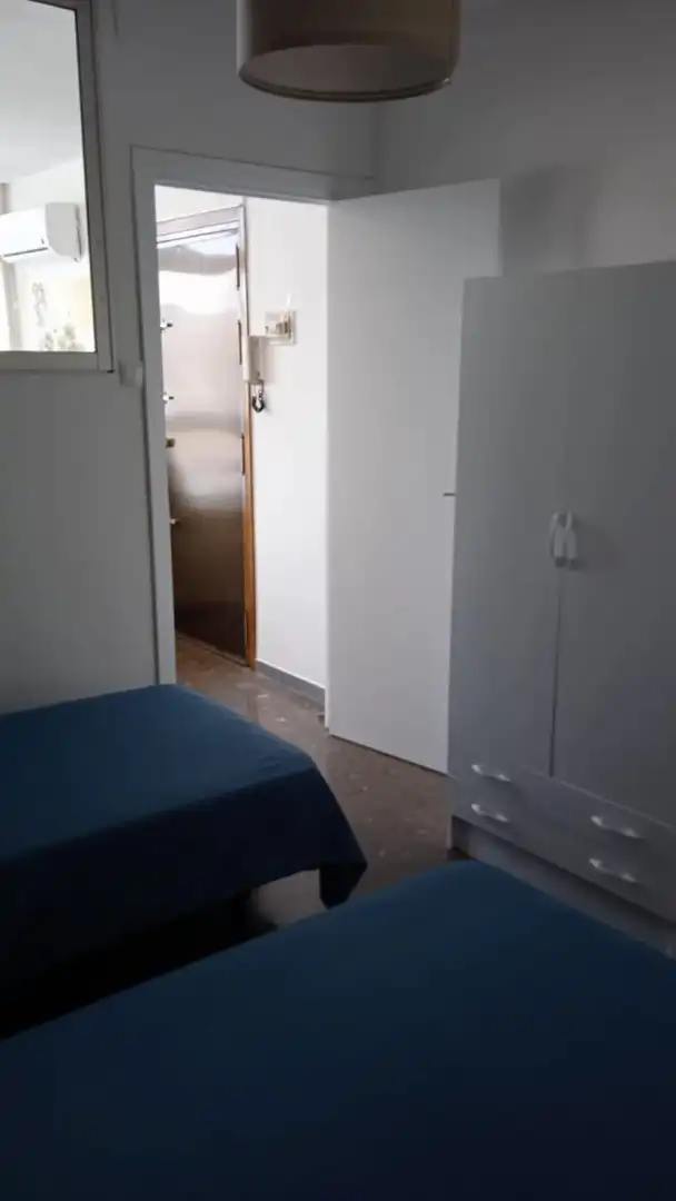 Dormitori de Apartament de lloguer en Sevilla amb Aire condicionat i Moblat