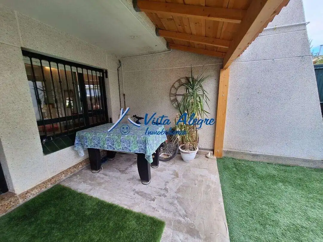 Terrasse von Einfamilien-Reihenhaus zum Verkauf in Haro mit Klimaanlage, Heizung und Terrasse