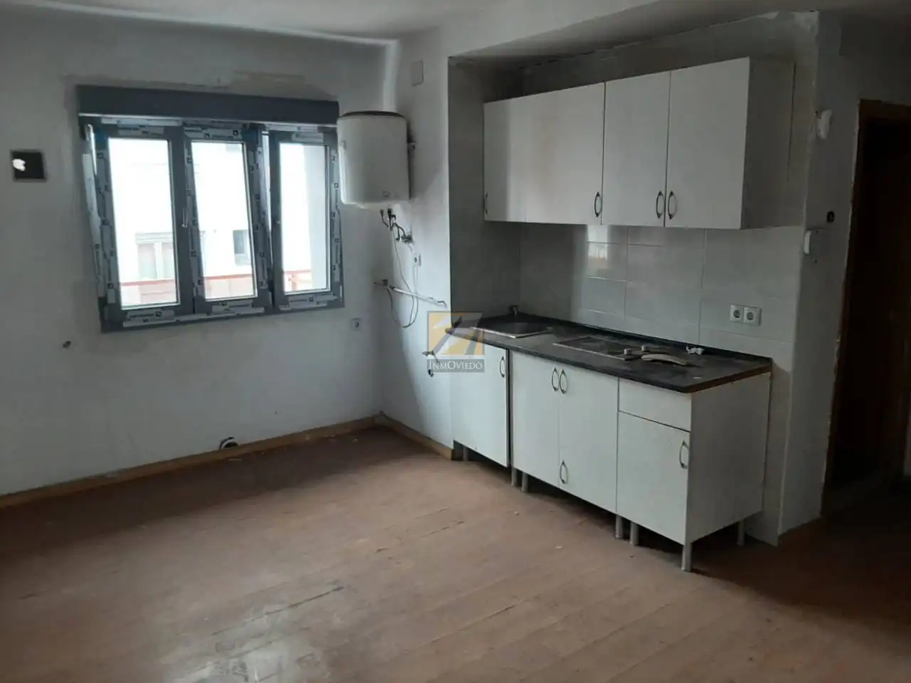 Cuina de Pis en venda en Gijón  amb Balcó