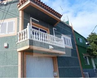 Vista exterior de Casa o xalet en venda en Telde amb Aire condicionat i Moblat