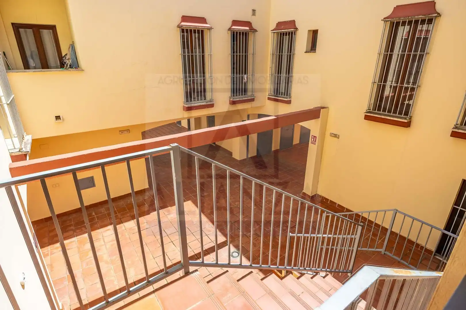 Maisonette zum Verkauf in Gines mit Klimaanlage, Terrasse und Abstellraum