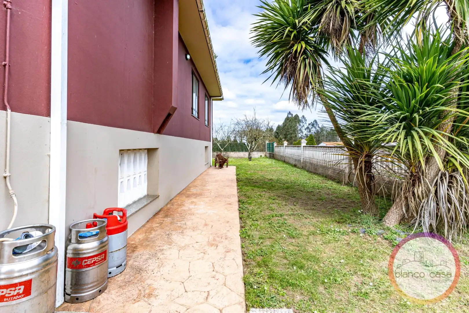 Vista exterior de Casa o chalet en venta en Carballo con Calefacción