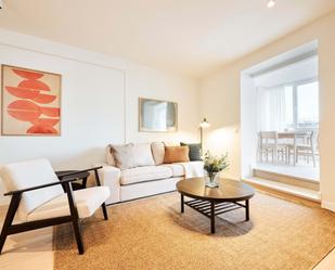 Living room of Flat to rent in  Madrid Capital  with Air Conditioner, Furnished and Balcony
