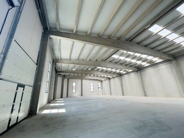 Industrial building to rent in Ondara