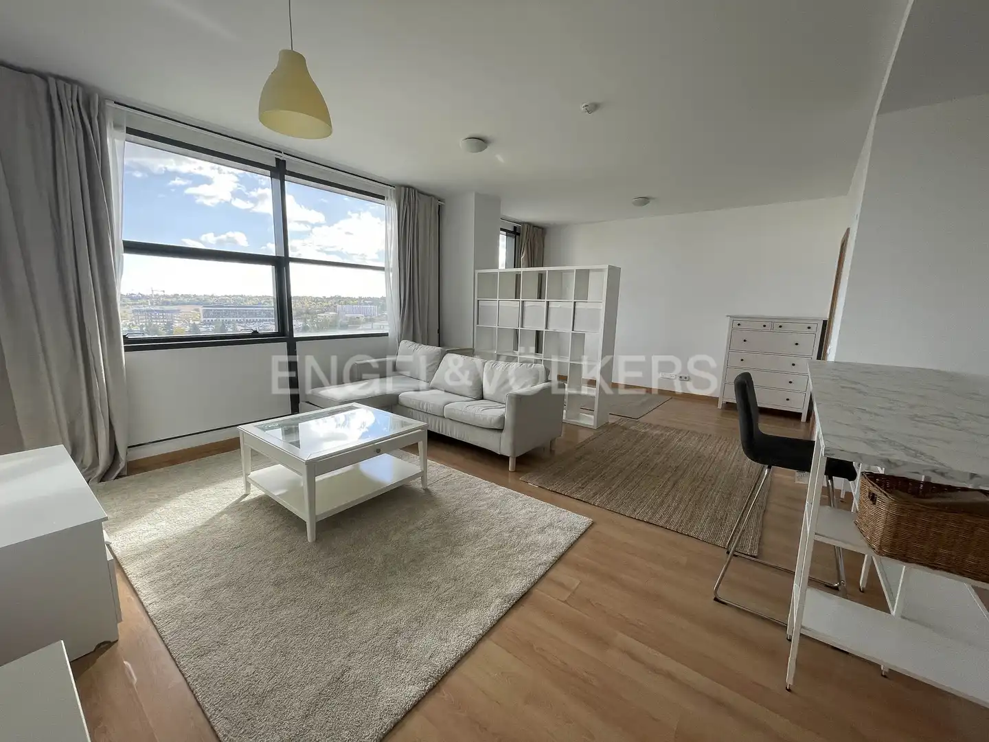Living room of Study for rent in San Sebastián de los Reyes  with Air Conditioner, Heating and Parquet flooring