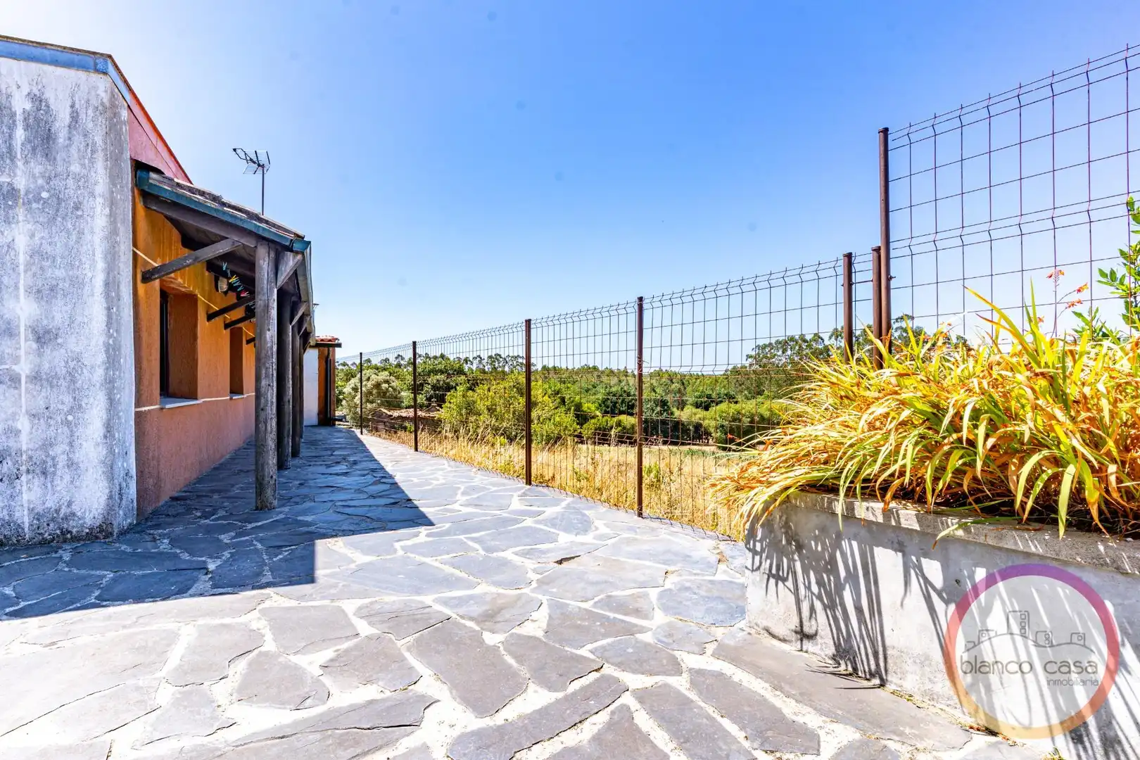 Terrassa de Casa o xalet en venda en Vimianzo amb Calefacció i Traster
