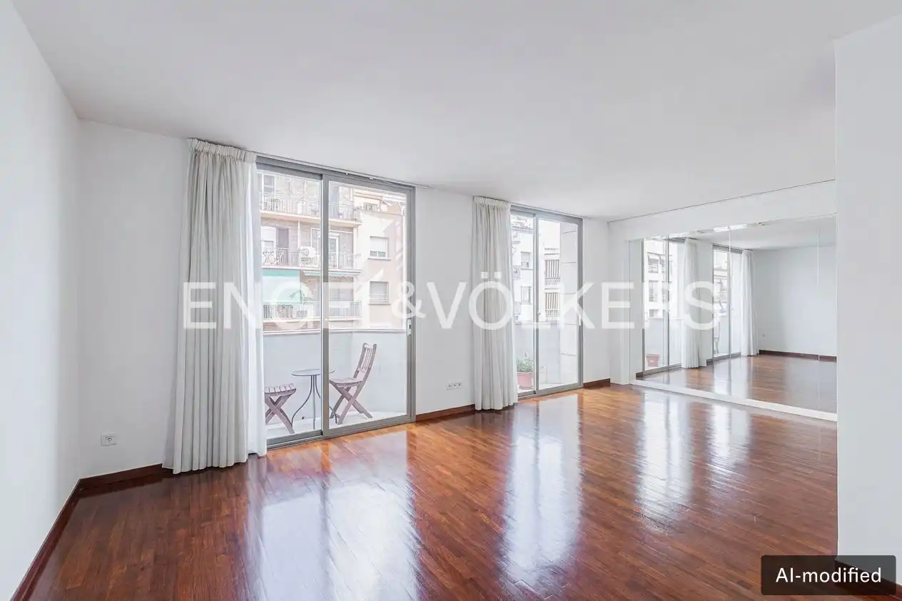 Piso con terraza en venta en Eixample