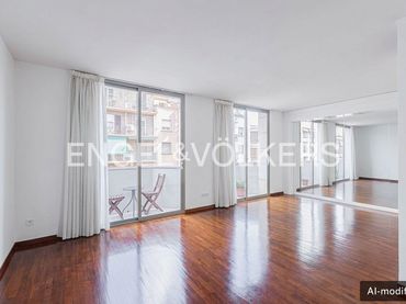 Pis amb balcó en venda a Eixample