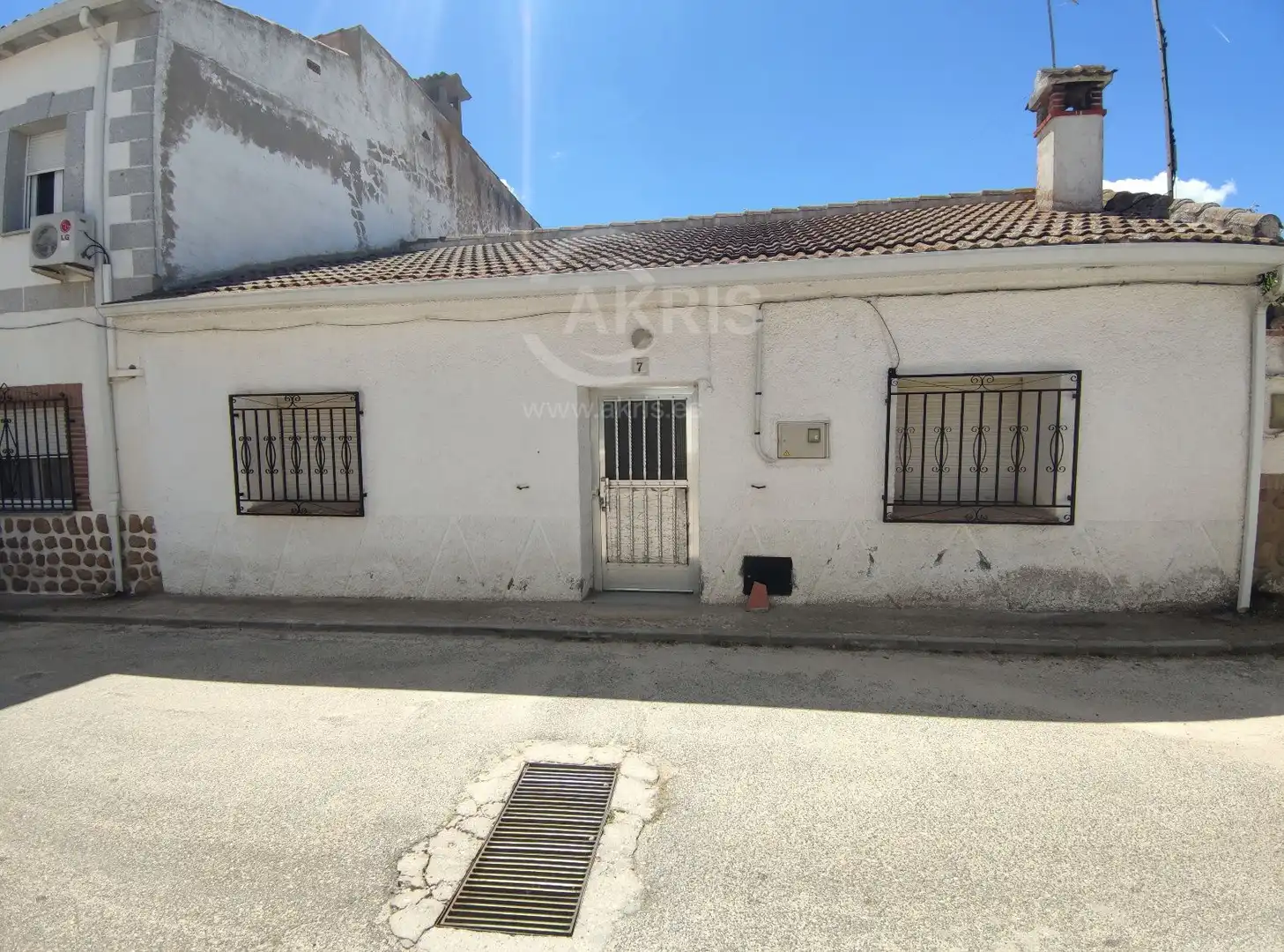 Vista exterior de Casa adosada en venda en Las Ventas Con Peña Aguilera amb Jardí privat