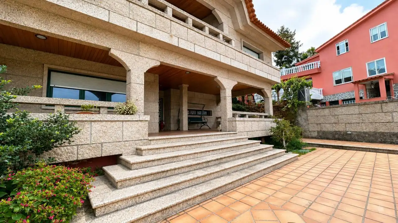 Vista exterior de Casa o chalet en venta en Vigo  con Calefacción, Jardín privado y Parquet