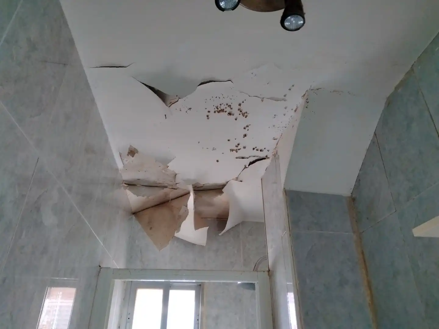 Bathroom of Flat for sale in Madrid
