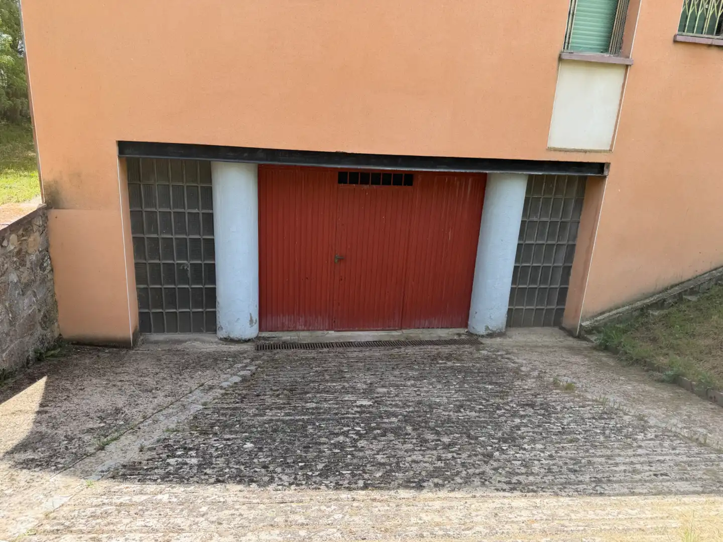 Aparcament de Casa o xalet en venda en Torrecaballeros amb Calefacció, Jardí privat i Terrassa
