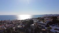 Vista exterior de Casa o xalet en venda en Mijas amb Jardí privat, Terrassa i Traster