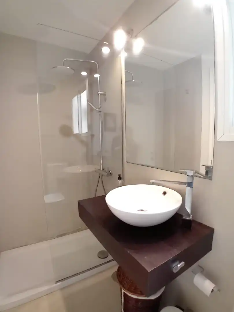 Baño de Piso de alquiler en Las Palmas de Gran Canaria con Amueblado, Lavadora y TV