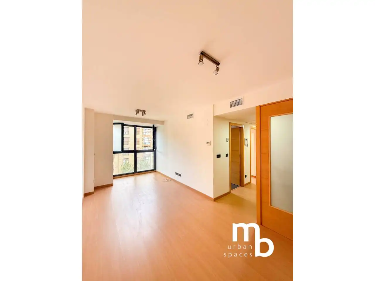 Living room of Flat for rent in Madrid  with Air Conditioner, Heating and Swimming Pool