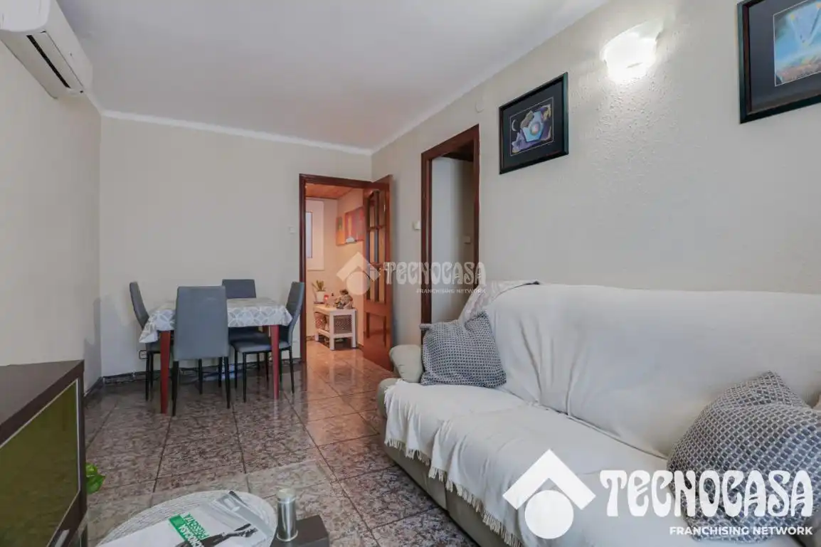 Living room of Flat for sale in Santa Coloma de Gramenet  with Air Conditioner, Heating and Balcony