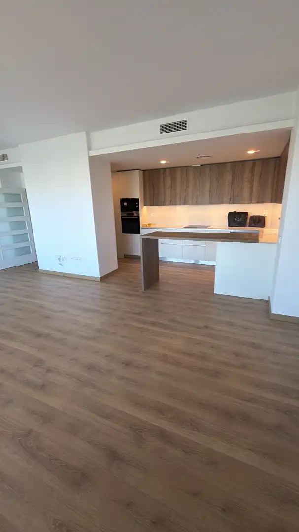 Piso con terraza en alquiler en Avinguda de Salvador Vilaseca