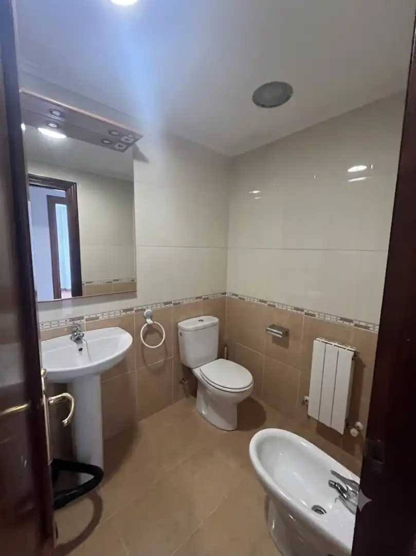 Badezimmer von Wohnung zum Verkauf in Voto mit Heizung, Abstellraum und Möbliert