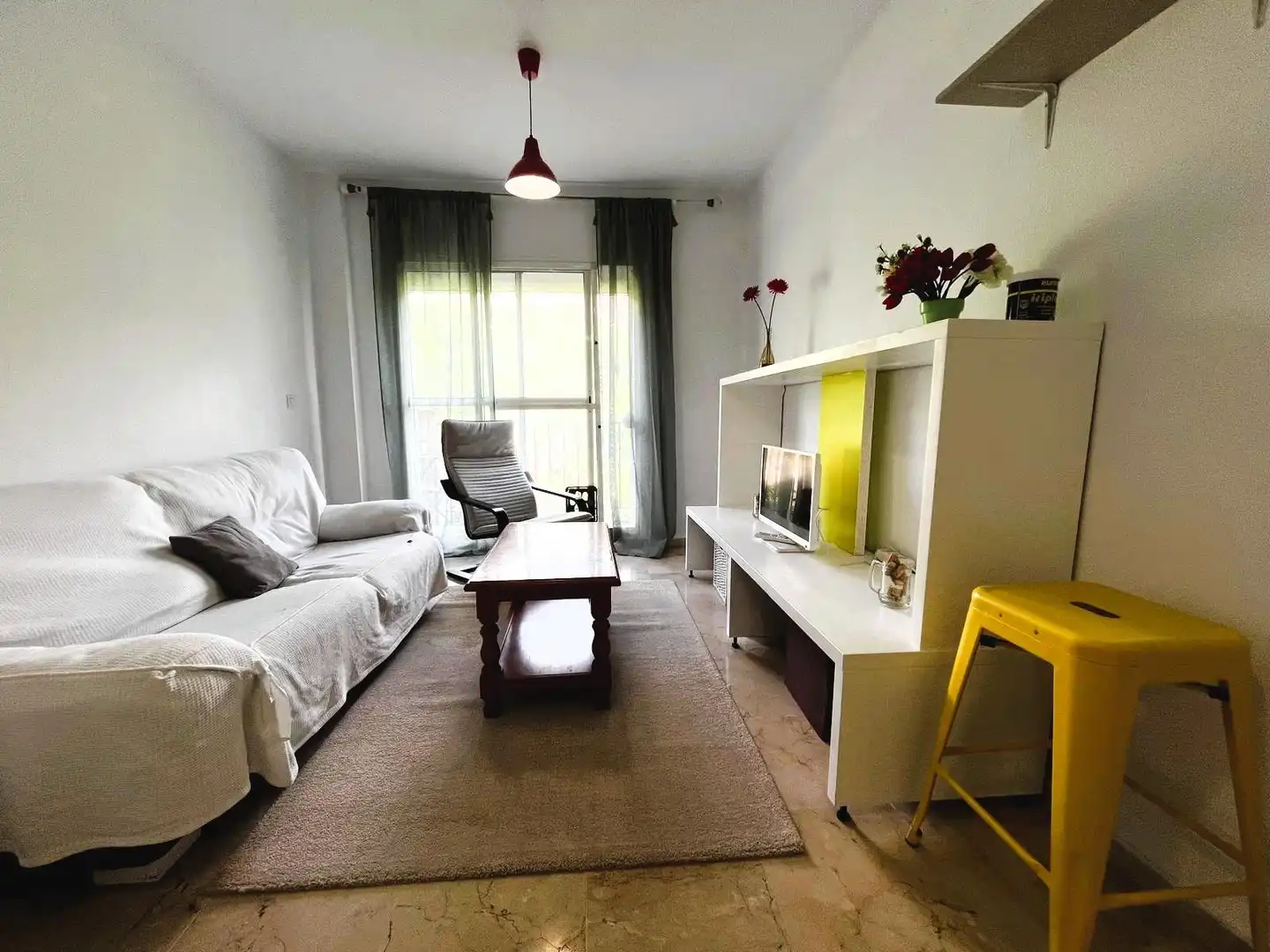 Sala de estar de Apartamento en venta en San Roque con Amueblado, Alarma y Piscina comunitaria