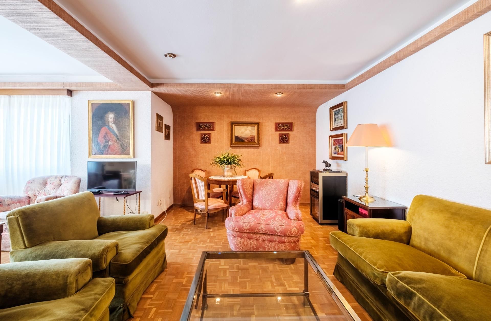 Sala de estar de Piso en venta en  Zaragoza Capital con Calefacción, Parquet y Terraza