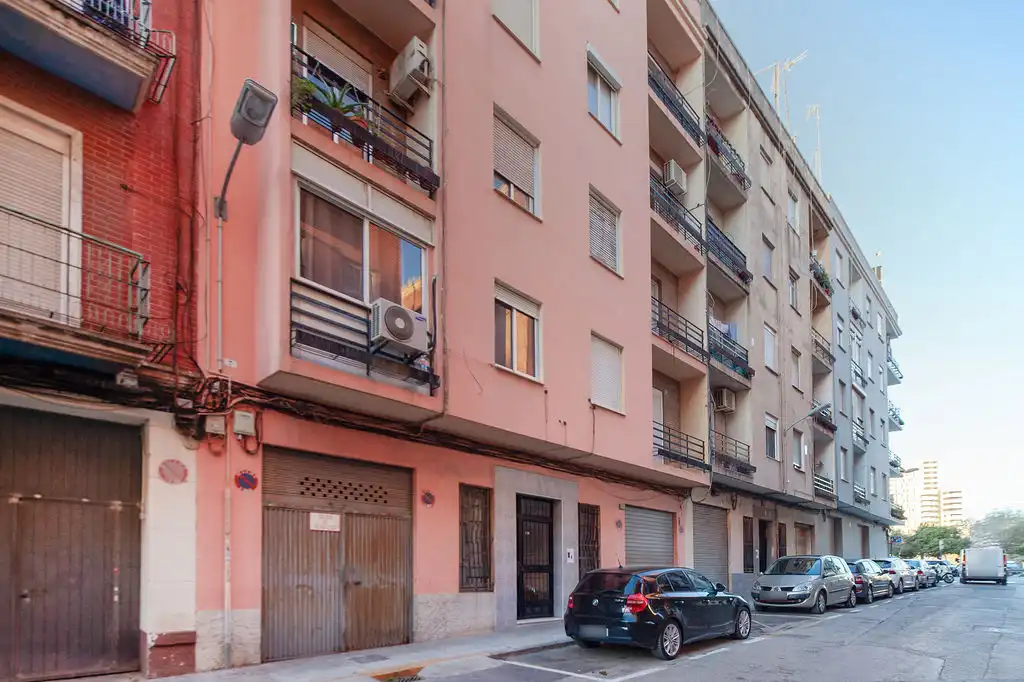 Vista exterior de Pis en venda en Valencia amb Terrassa i Balcó