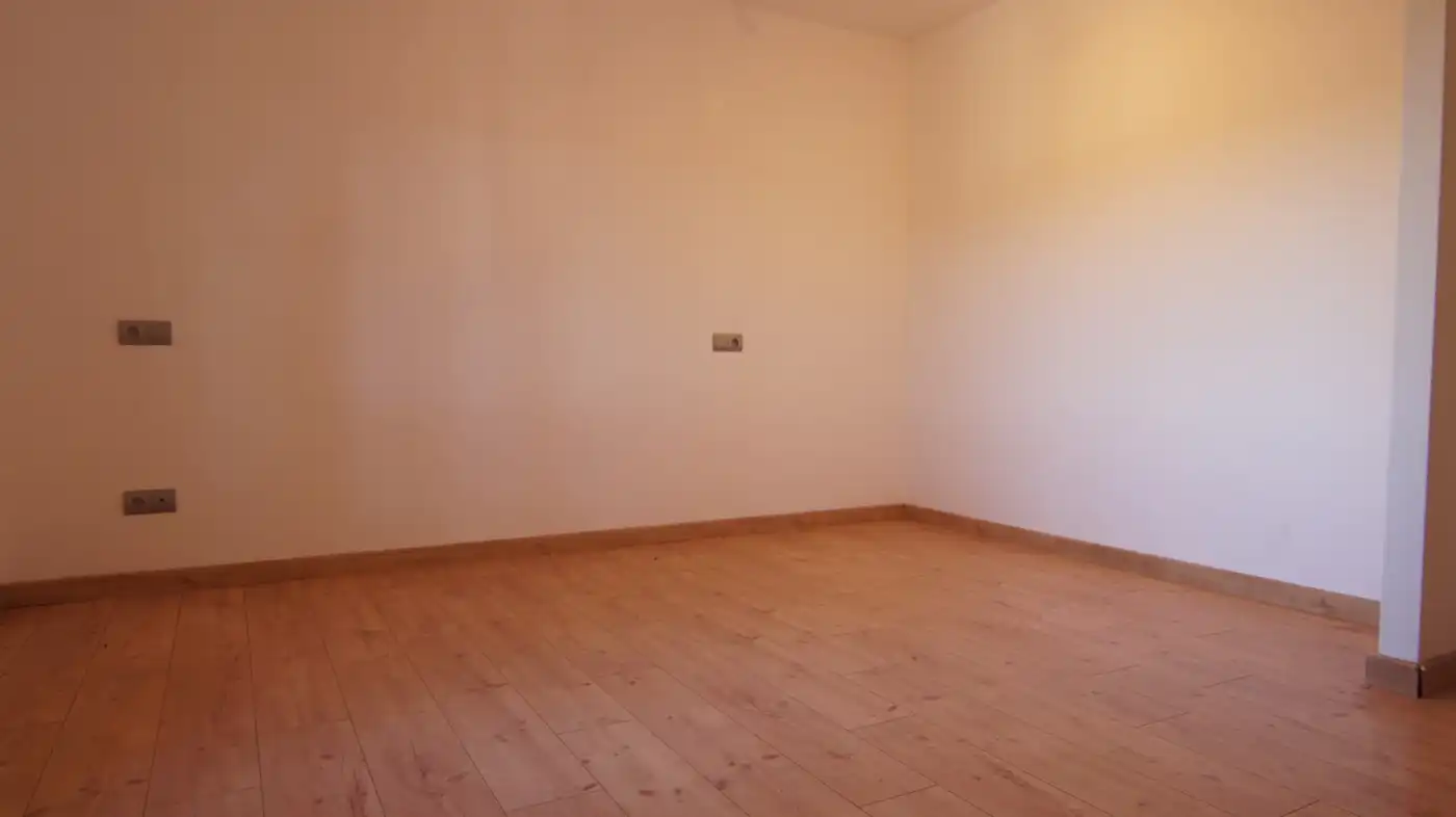 Dormitori de Casa o xalet en venda en El Catllar  amb Parquet, Terrassa i Piscina