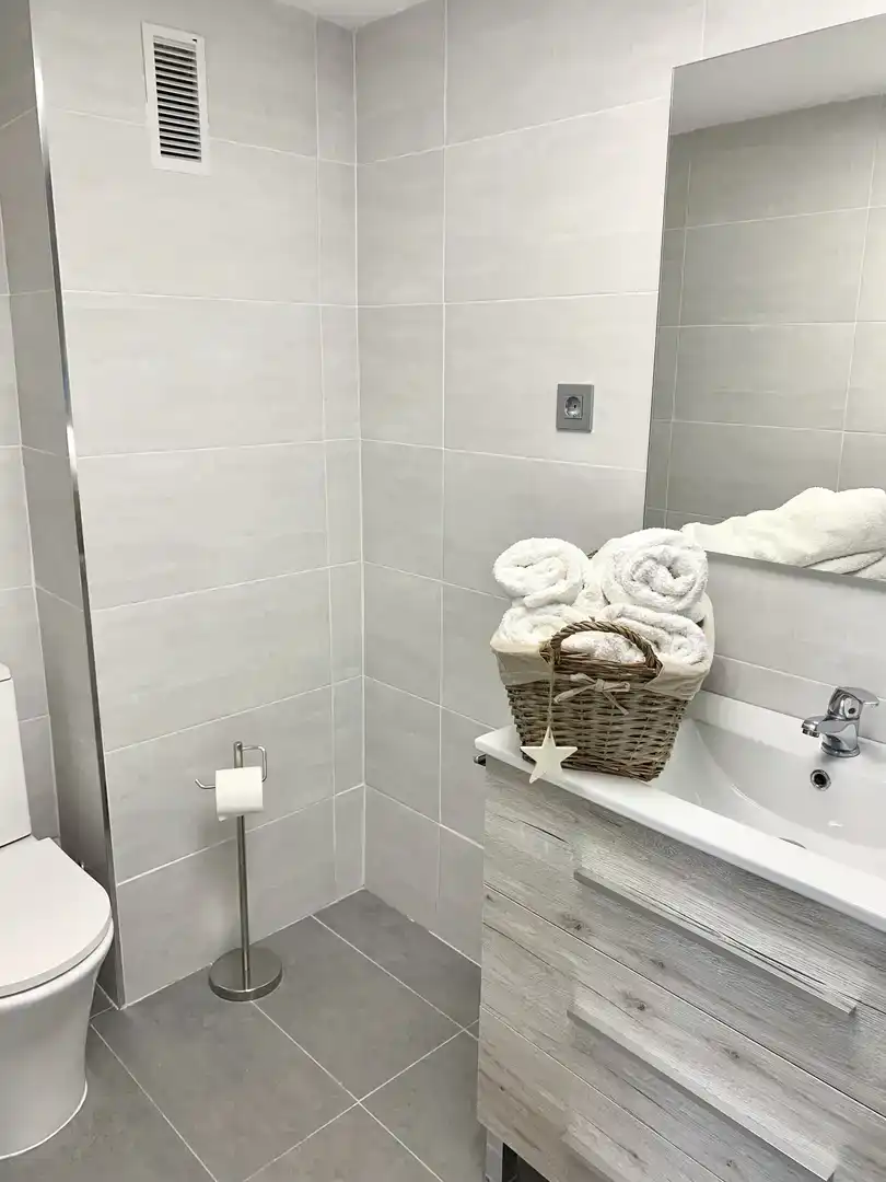 Bathroom of Flat for sale in Miramar  with Air Conditioner and Swimming Pool