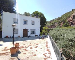 Vista exterior de Casa o xalet en venda en Pegalajar amb Terrassa i Piscina