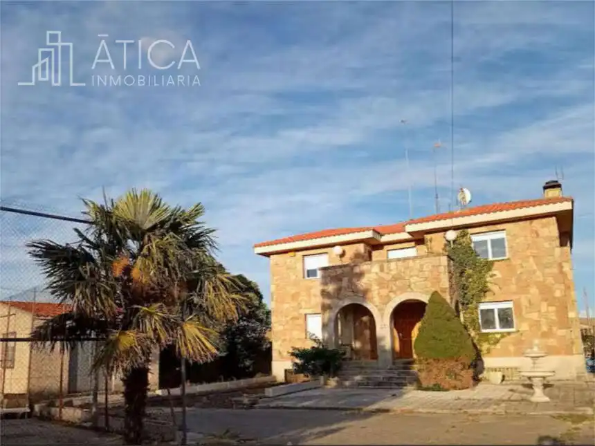 Vista exterior de Casa o chalet en venta en Doñinos de Salamanca