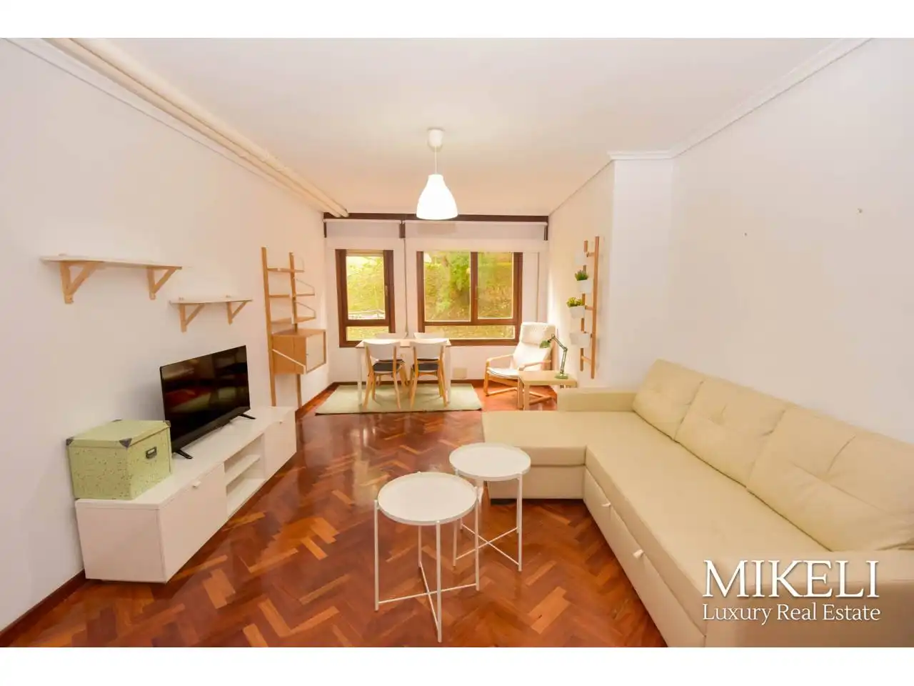 Sala de estar de Apartamento en venta en Cuatro Caminos