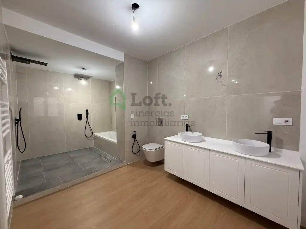 Baño de Piso en venta en Badajoz con Aire acondicionado y Calefacción