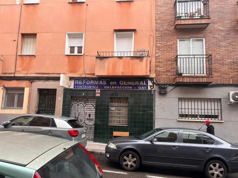Vista exterior de Local en venta en Madrid