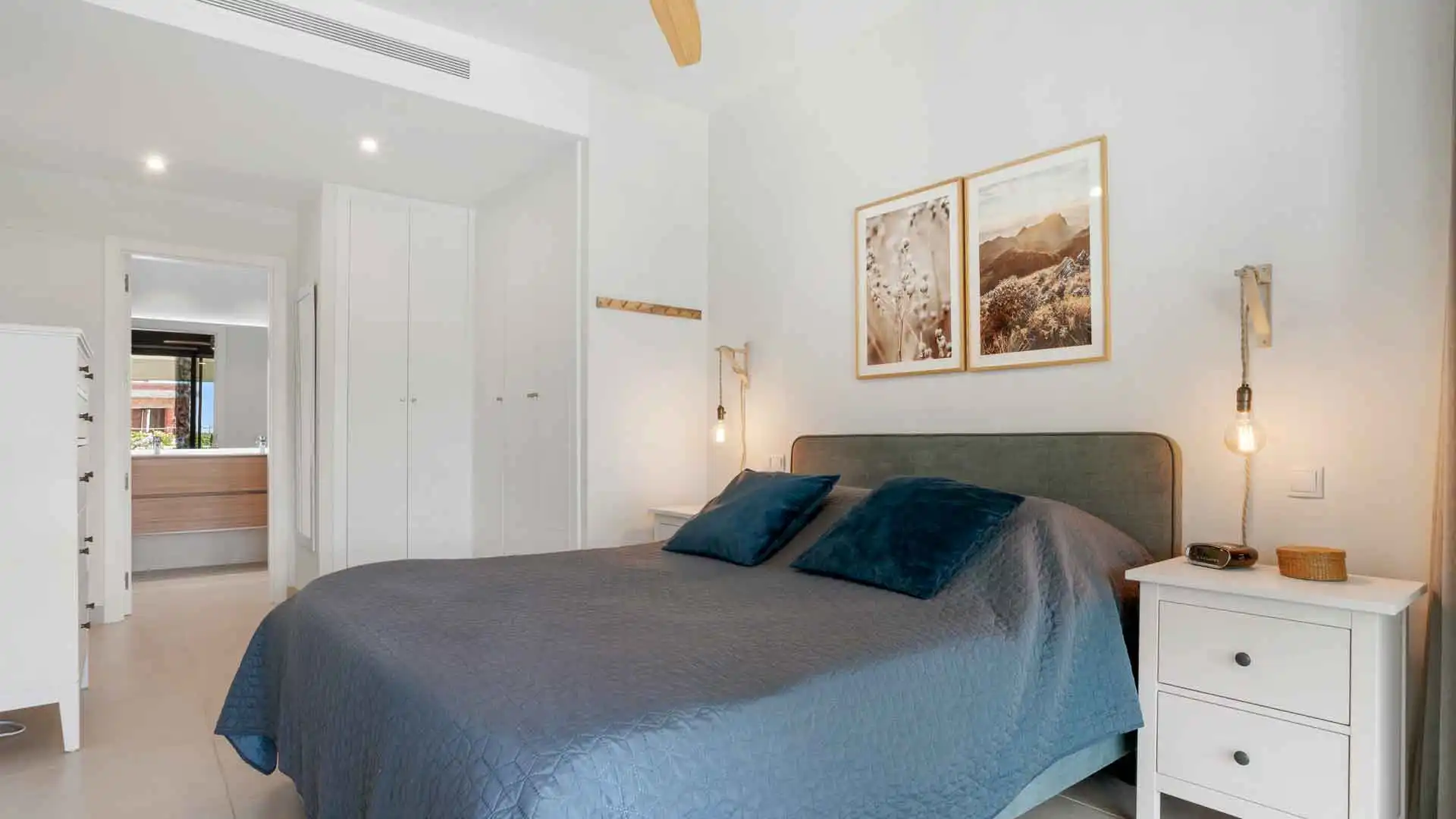 Habitación de Apartamento en venta en Estepona con Aire acondicionado, Jardín privado y Terraza